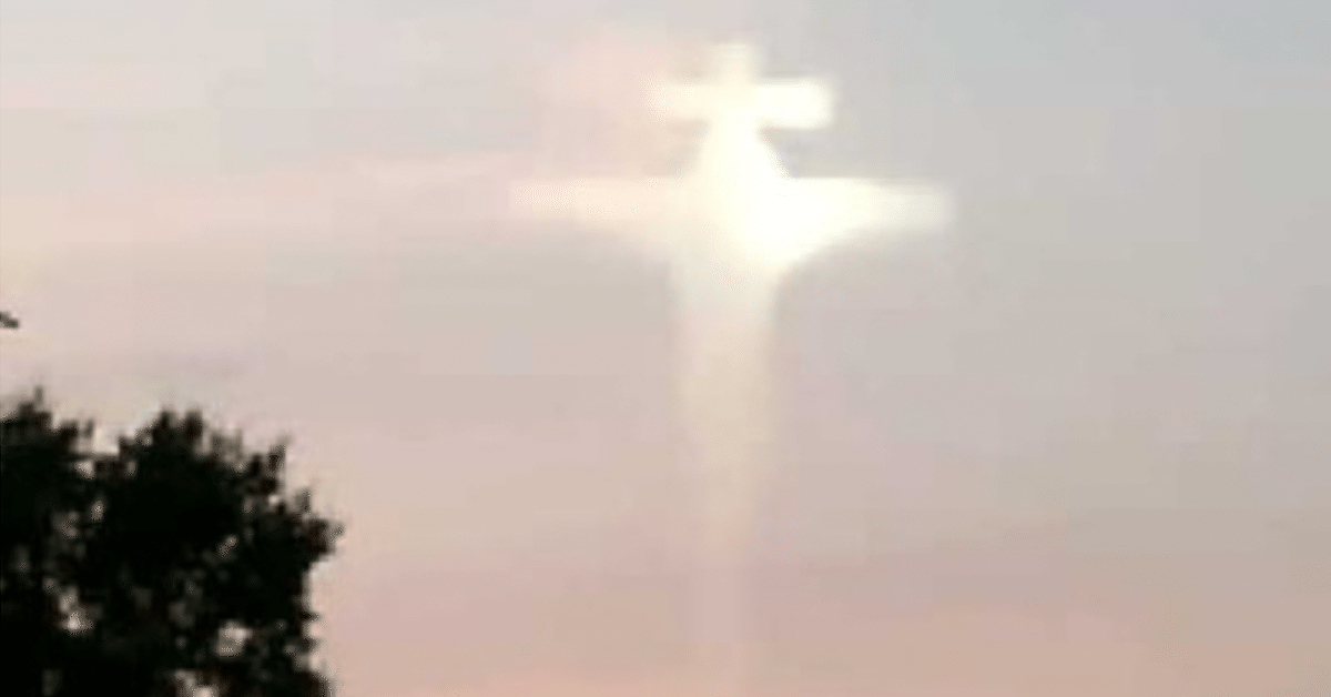 Image of 'JESUS On The Cross' appears in the sky. Watch 