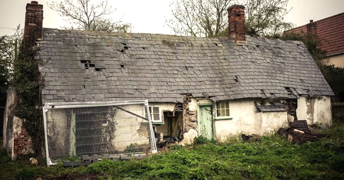 Old Lady Abandons Creepy Cottage And 9 Years Later A